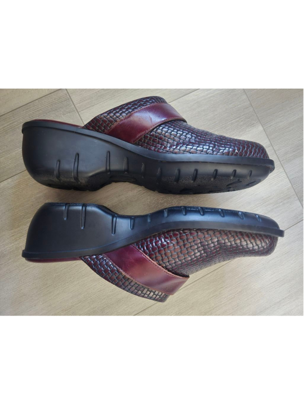 Women's Clarks Artisan Burgundy Woven Leather Mules & Clogs 8.5M - Picture 4 of 7